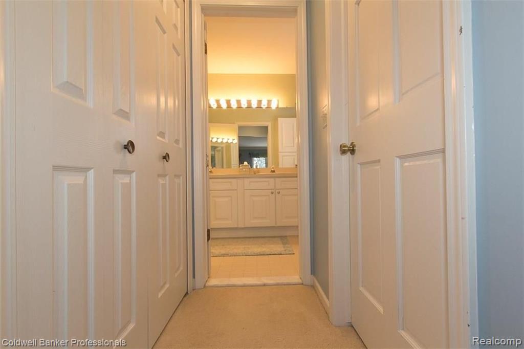 36874 Chesapeake Road Farmington Hills, MI 48335 - Photo 25 of 46