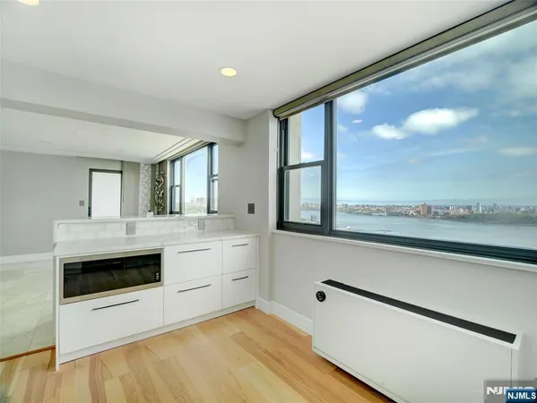 $349,000 | 250 Gorge Road, Unit 29L, Cliffside Park, NJ 07010