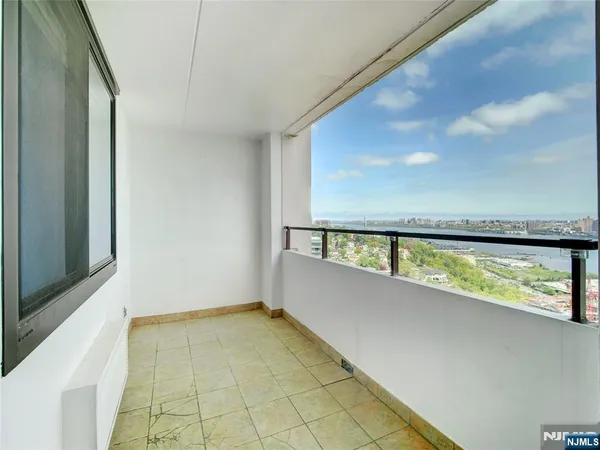 $349,000 | 250 Gorge Road, Unit 29L, Cliffside Park, NJ 07010