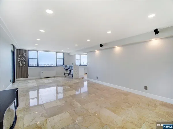 $349,000 | 250 Gorge Road, Unit 29L, Cliffside Park, NJ 07010