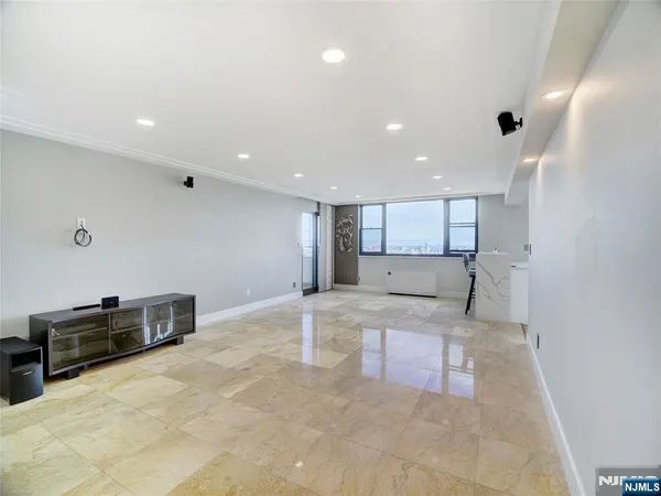 $349,000 | 250 Gorge Road, Unit 29L, Cliffside Park, NJ 07010