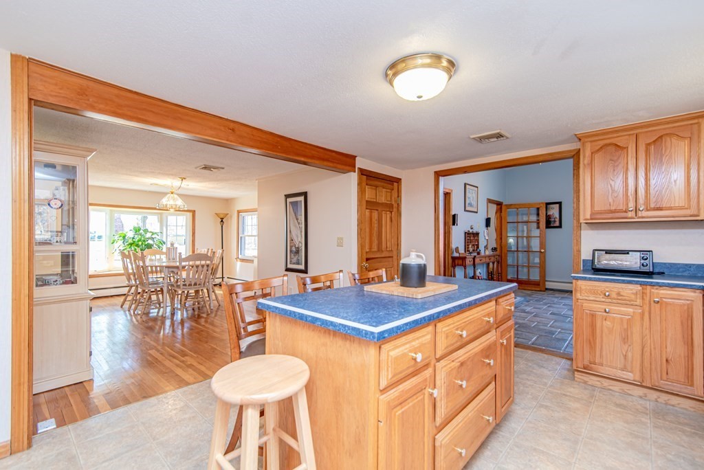 332 Holcomb Road Springfield, MA 01118 - Photo 13 of 39 Gallery Image 13