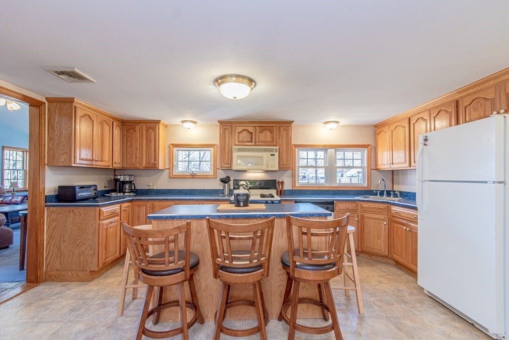 332 Holcomb Road Springfield, MA 01118 - Photo 15 of 39 Gallery Image 15