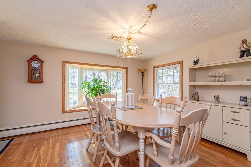 332 Holcomb Road Springfield, MA 01118 - Photo 16 of 39 Gallery Image 16