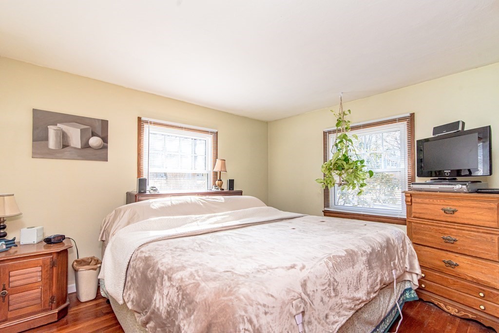 332 Holcomb Road Springfield, MA 01118 - Photo 21 of 39 Gallery Image 21