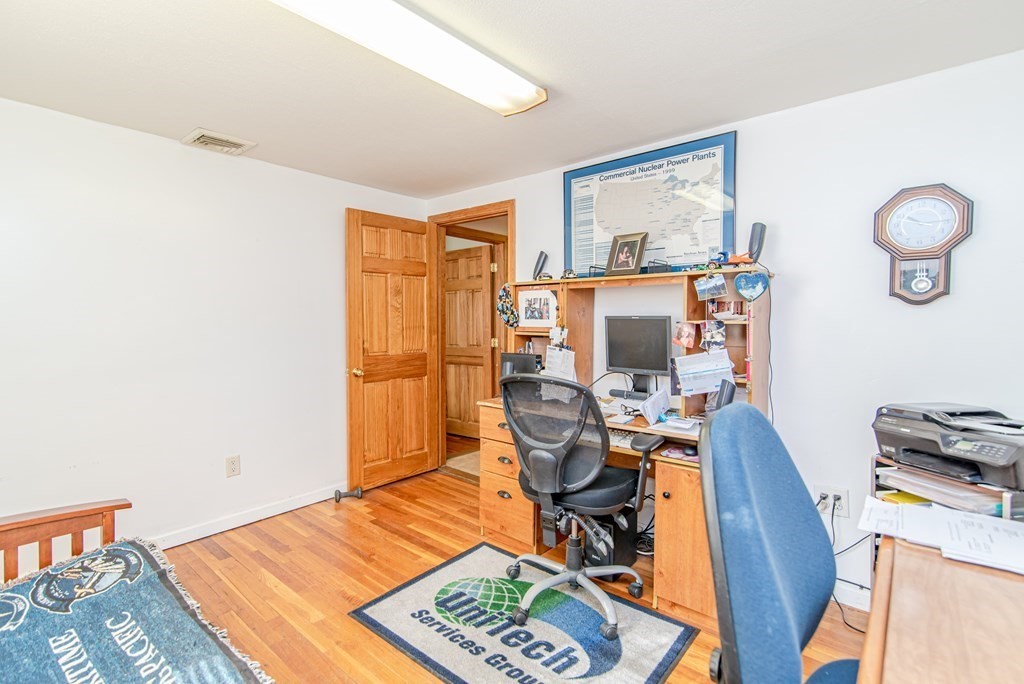332 Holcomb Road Springfield, MA 01118 - Photo 24 of 39 Gallery Image 24