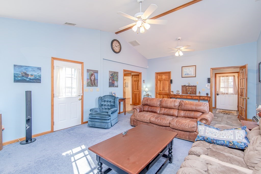 332 Holcomb Road Springfield, MA 01118 - Photo 8 of 39 Gallery Image 8