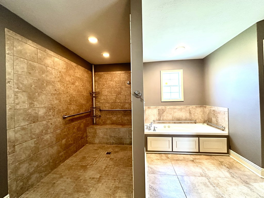 1015 Walker Lane Summit, MS 39666 - Photo 19 of 41 Handicap accessible shower/whirlpool tub