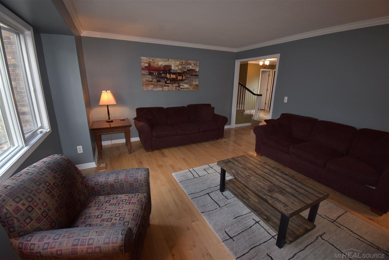 3176 Kilburn Road West Rochester, MI 48306 - Photo 8 of 23 31346437-7.JPG