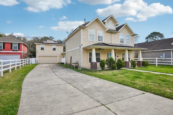 $329,900 | 101 Borondo Reach, La Marque, TX 77568