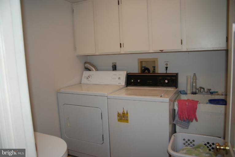 10602 Huntley Place Silver Spring, MD 20902 - Photo 20 of 23 Laundry Room
