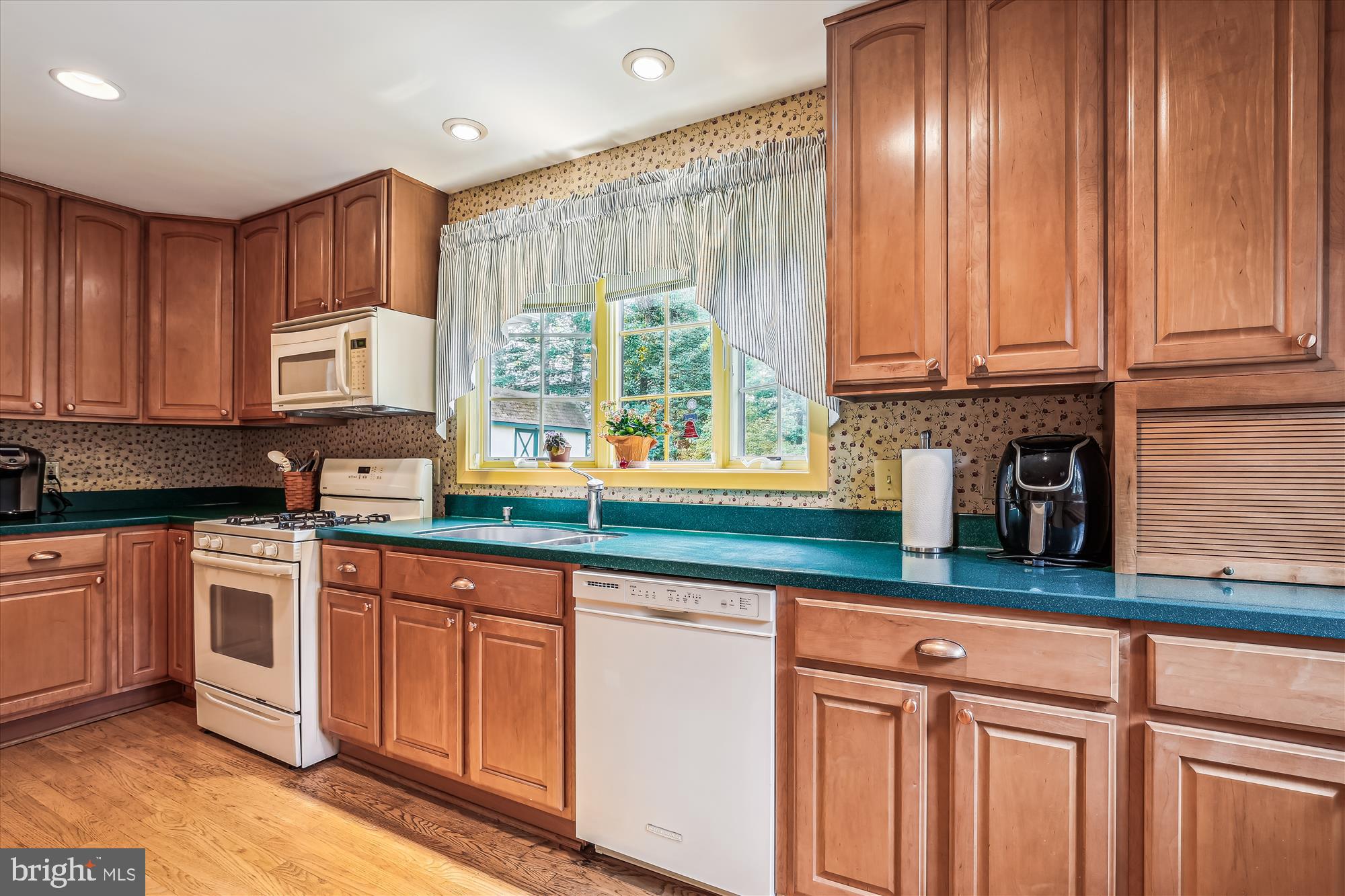 8717 Clydesdale Road Springfield, VA 22151 - Photo 8 of 47 Kitchen
