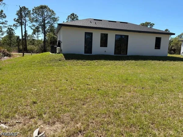 $2,250 | 1037 Barcelona Street East, Lehigh Acres, FL 33974