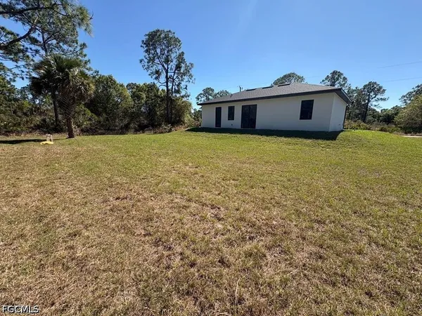 $2,250 | 1037 Barcelona Street East, Lehigh Acres, FL 33974