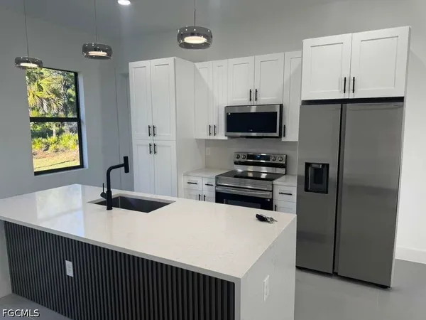 $2,250 | 1037 Barcelona Street East, Lehigh Acres, FL 33974