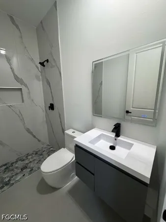 $2,250 | 1037 Barcelona Street East, Lehigh Acres, FL 33974