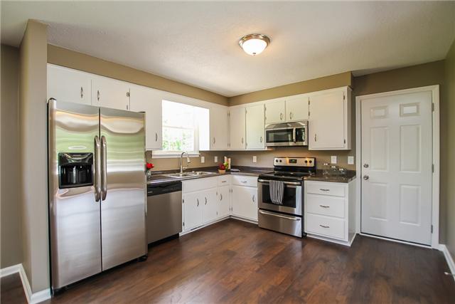 613 Paddy Run Road Clarksville, TN 37042 - Photo 2 of 20 Updated kitchen with stainless steel appliances. This is a must see Kitchen!