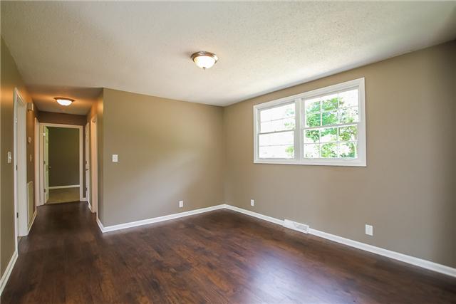 613 Paddy Run Road Clarksville, TN 37042 - Photo 10 of 20 Large dining room with beautiful natural lighting great for any get together.