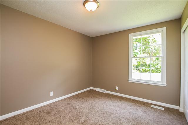 613 Paddy Run Road Clarksville, TN 37042 - Photo 15 of 20 Third bedroom with large closet for more storage options