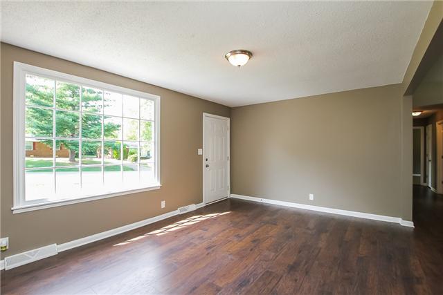 613 Paddy Run Road Clarksville, TN 37042 - Photo 9 of 20 Large living room for enjoying quiet evenings watching a movie or watching the game with your friends.