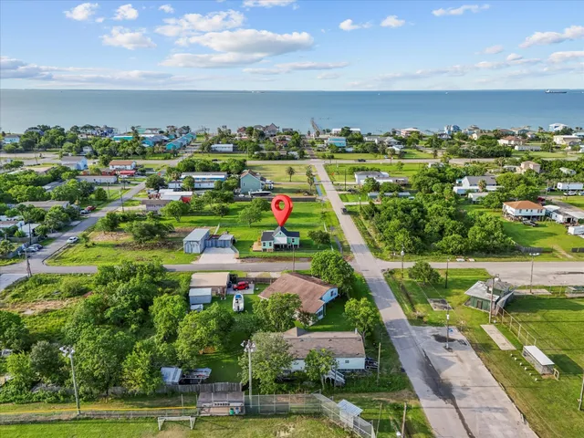 $284,900 | 246 18th Street, San Leon, TX 77539