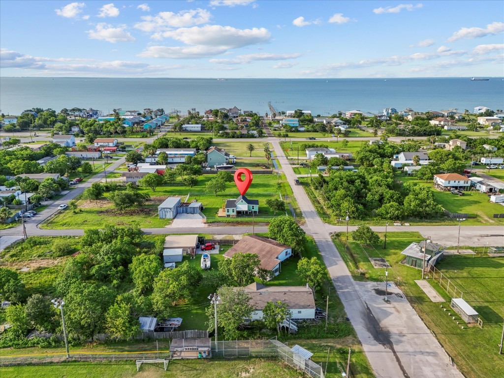 246 18th Street San Leon, TX 77539 - Photo 3 of 20 a view of a city