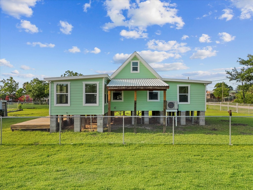 246 18th Street San Leon, TX 77539 - Photo 5 of 20 a view of a house with a backyard