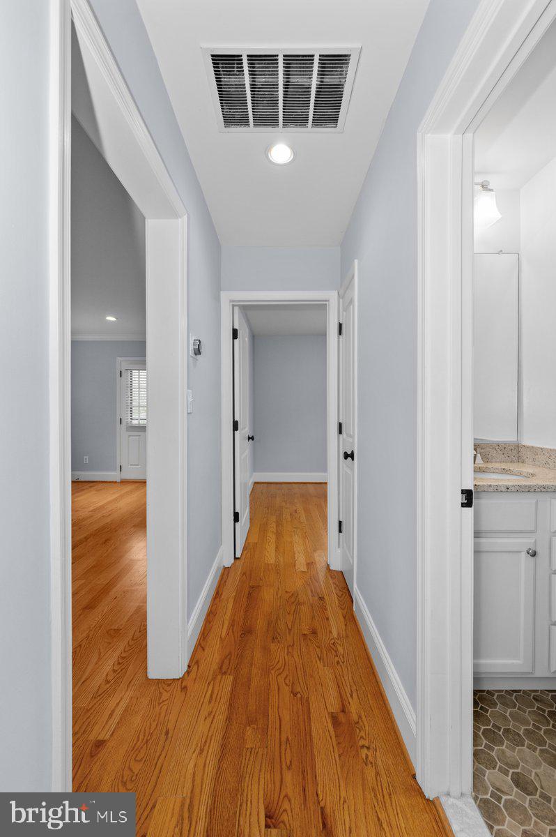 6 East Hamilton Avenue Silver Spring, MD 20901 - Photo 12 of 47 Main level hall with closet