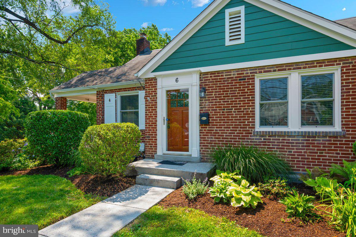 6 East Hamilton Avenue Silver Spring, MD 20901 - Photo 3 of 47 Timeless Cape Cod charm meets modern updates