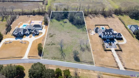 $805,000 | 2433 Laurel Lakes Avenue, Baton Rouge, LA 70820