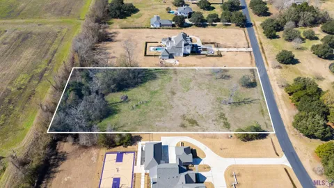 $805,000 | 2433 Laurel Lakes Avenue, Baton Rouge, LA 70820