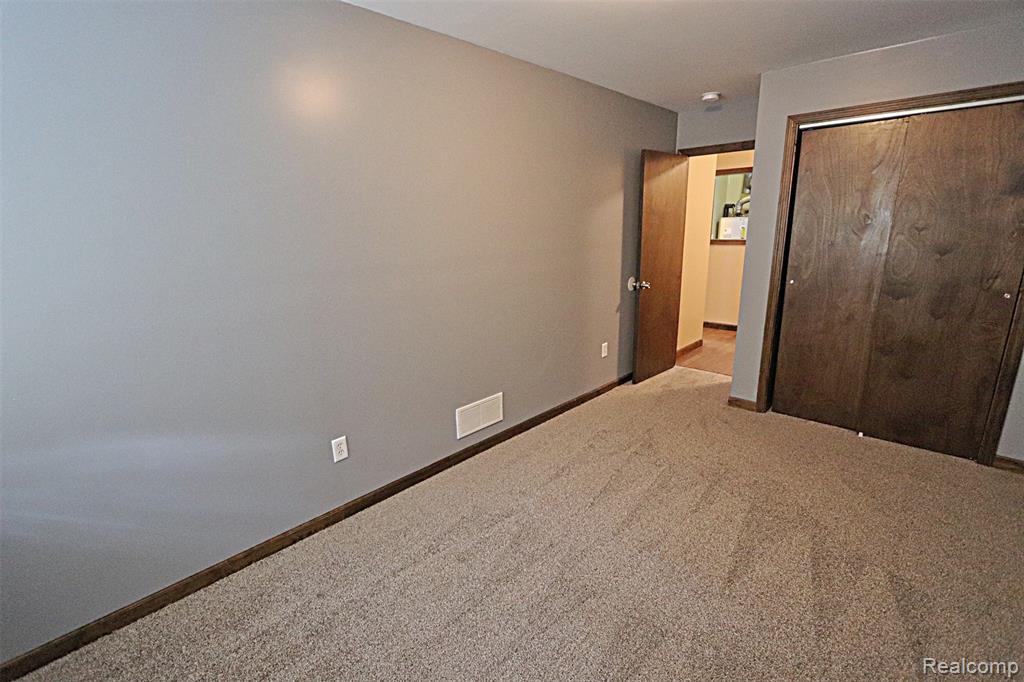 19554 Farmington Road Livonia, MI 48152 - Photo 17 of 40