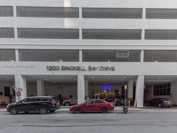 $2,700 | 1200 Brickell Bay Drive, Unit 3210, Miami, FL 33131