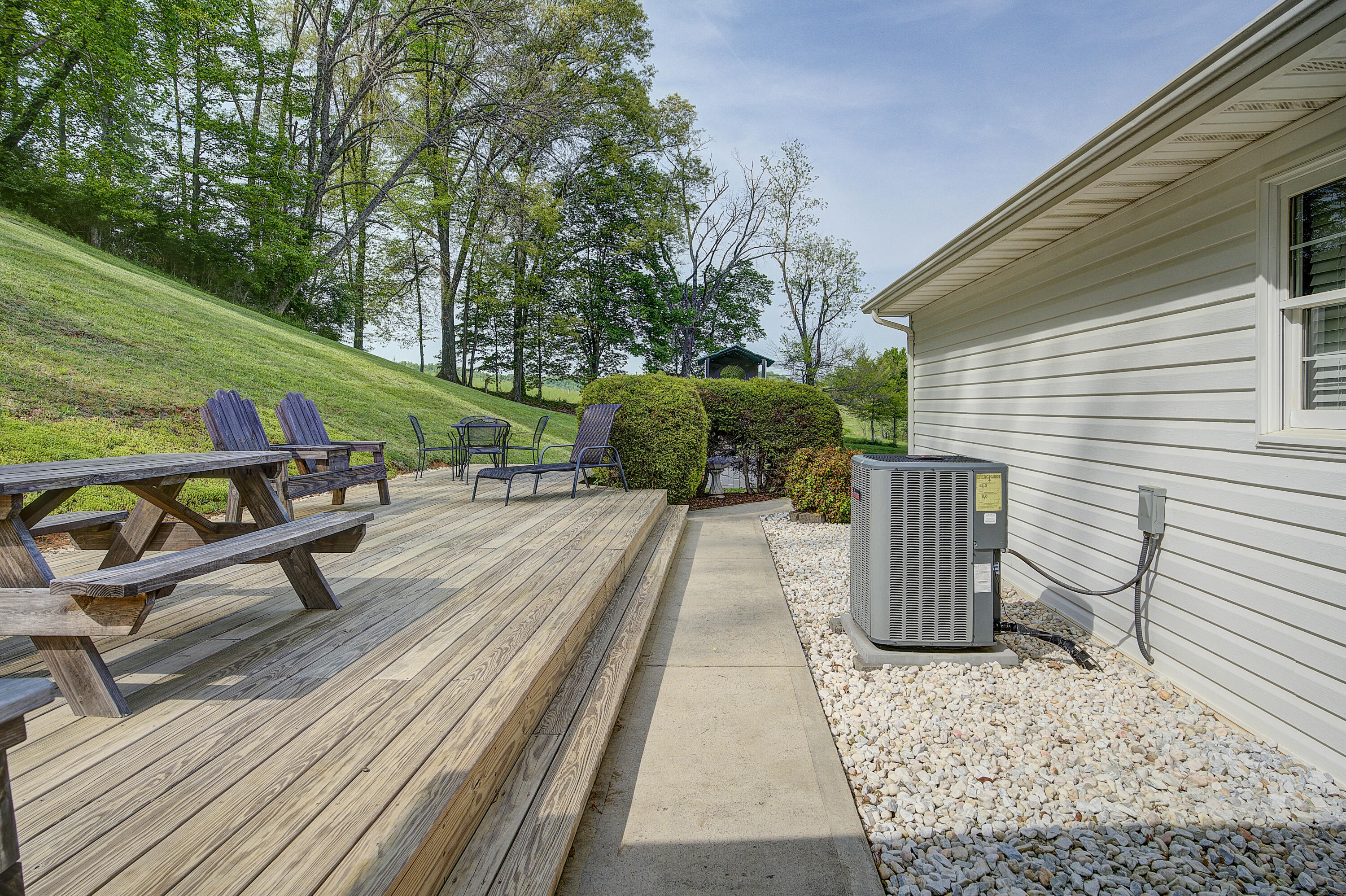 365 Max Jett Road Johnson City, TN 37601 - Photo 32 of 47 Back deck