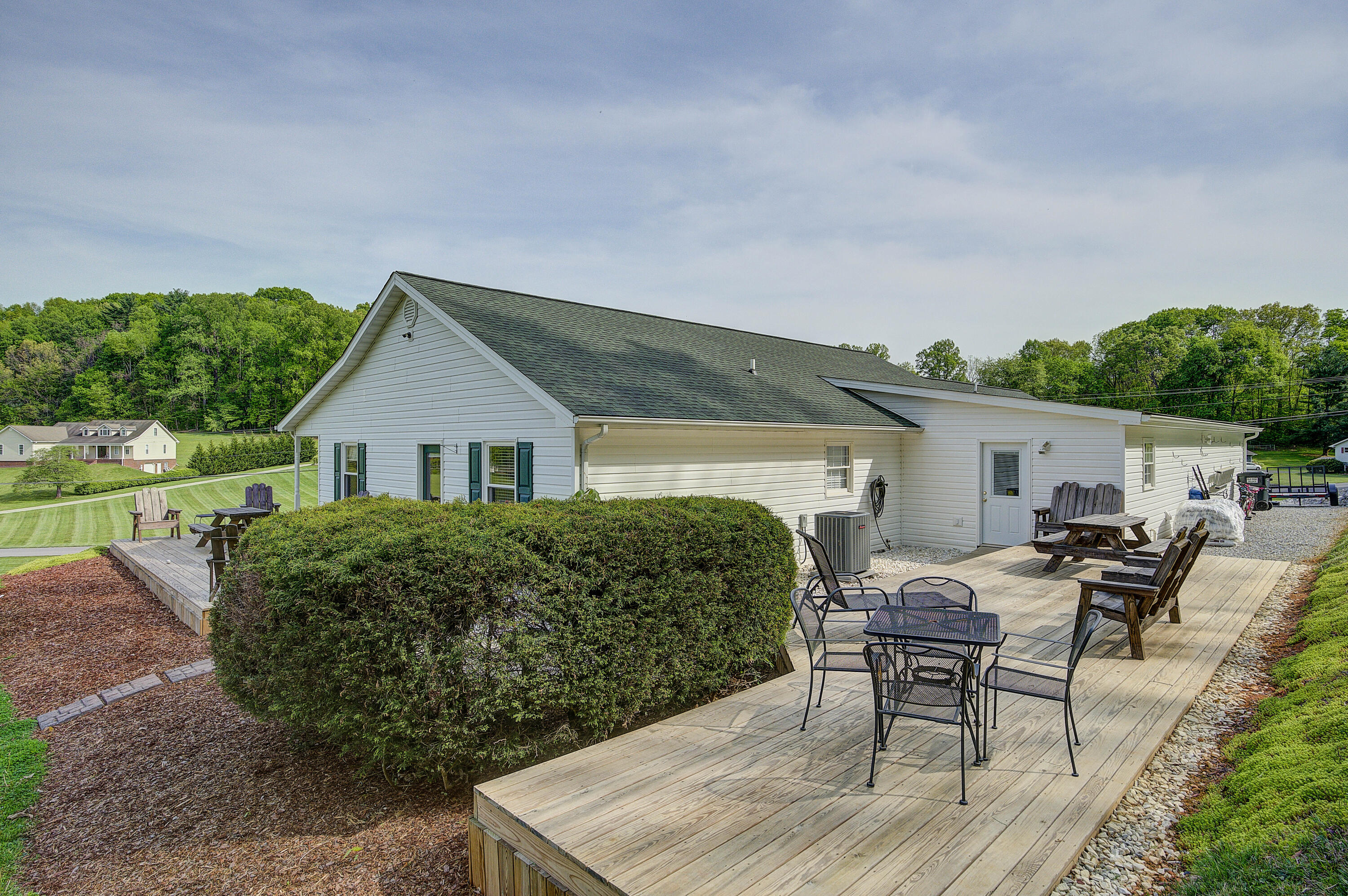 365 Max Jett Road Johnson City, TN 37601 - Photo 35 of 47 Back deck