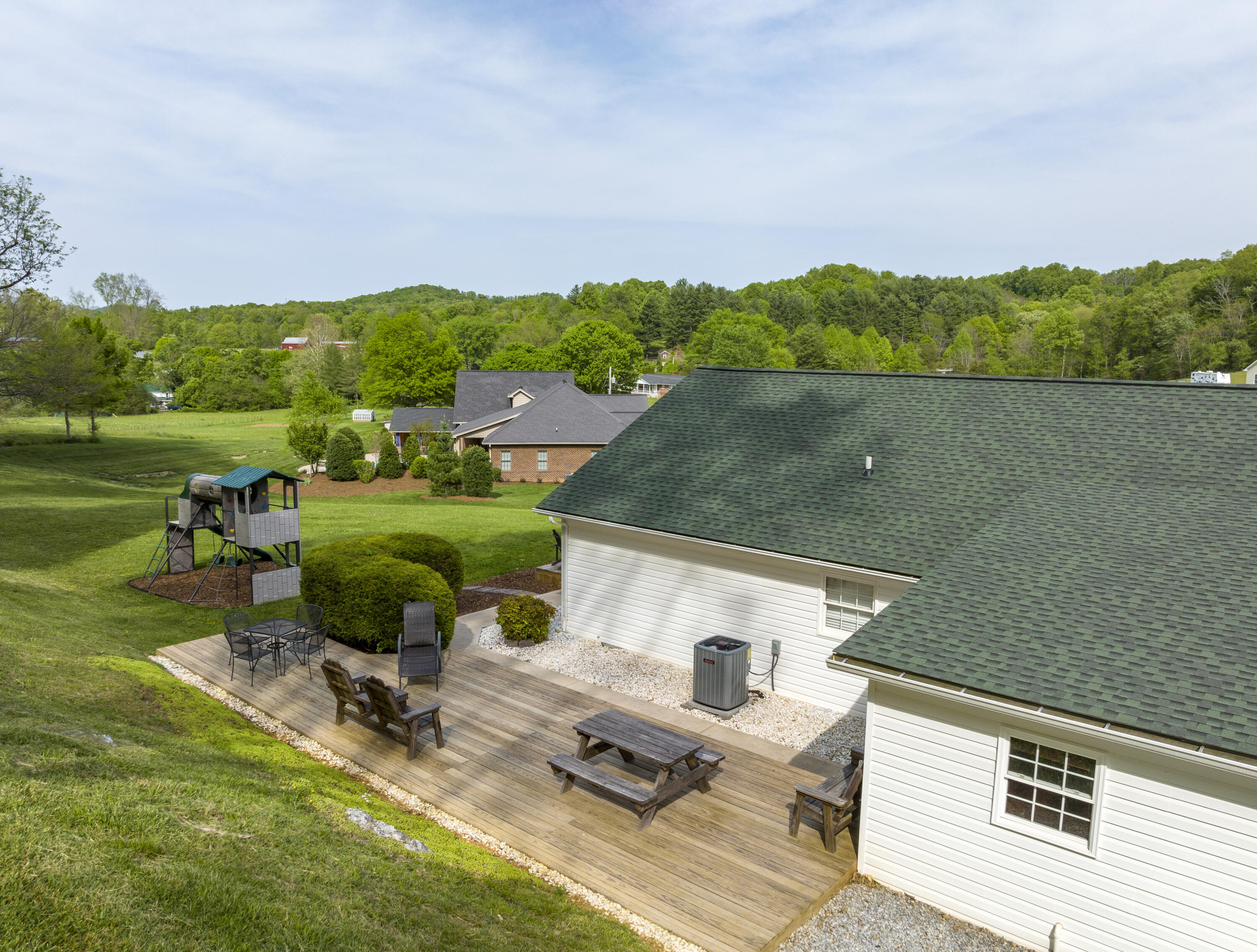 365 Max Jett Road Johnson City, TN 37601 - Photo 8 of 47 Back deck