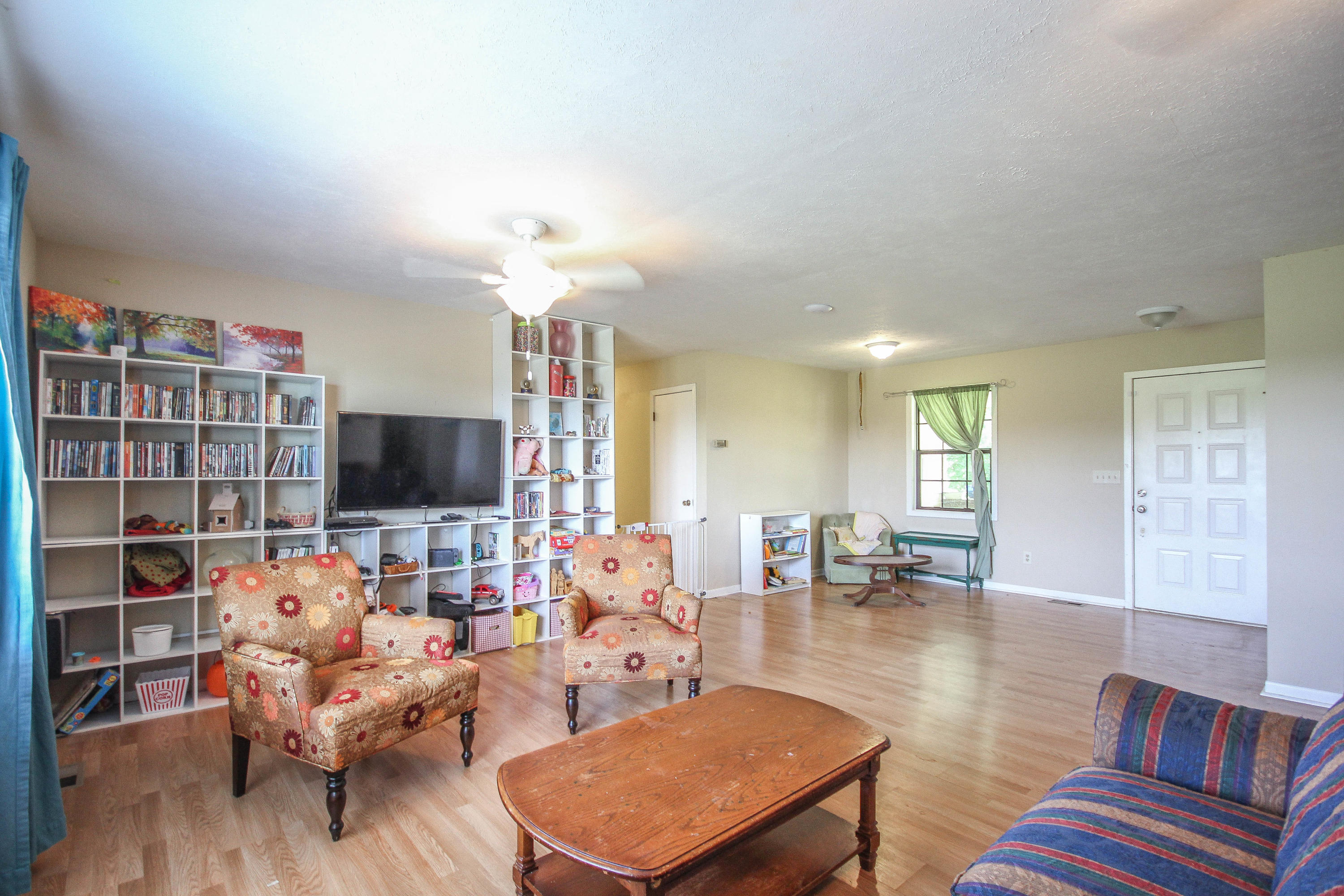 218 North Springview Road Maryville, TN 37801 - Photo 3 of 37 Living Room