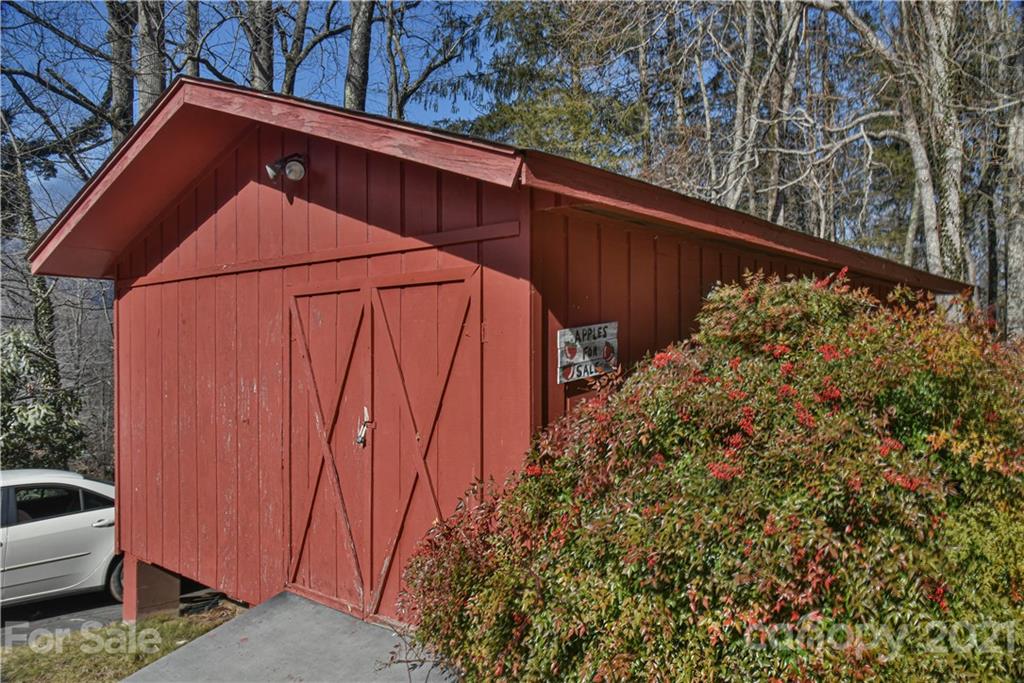 291 Timberlane Road Waynesville, NC 28786 - Photo 4 of 35 Gallery Image 4