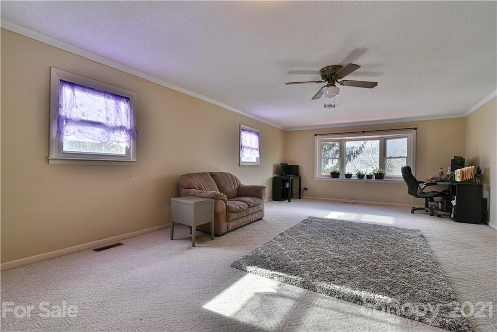 291 Timberlane Road Waynesville, NC 28786 - Photo 9 of 35 Gallery Image 9