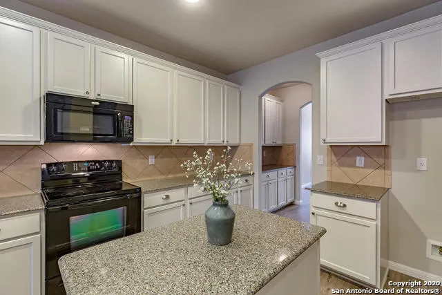 $3,250 | 133 Deerwood Oaks, Boerne, TX 78006