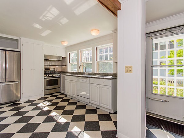 26 Lakeview Road Winchester, MA 01890 - Photo 7 of 27 Gallery Image 7