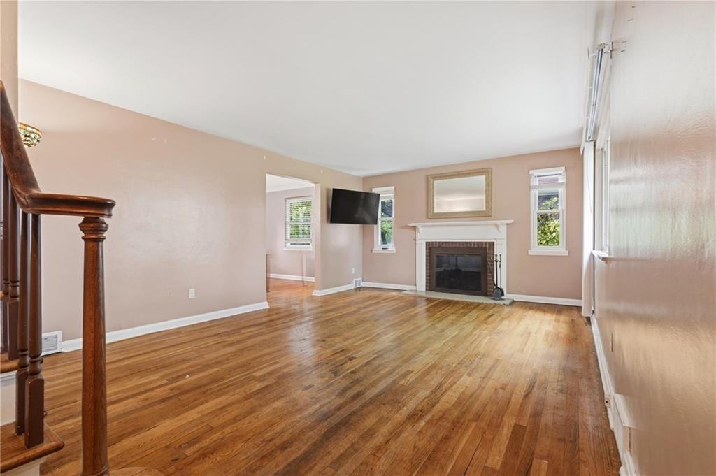 332 Old Farm Road Pittsburgh, PA 15228 - Photo 3 of 50 Gallery Image 3
