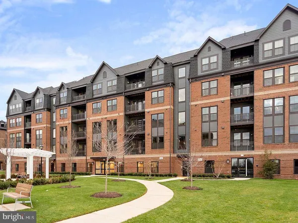 $3,350 | 3927 Fair Ridge Drive, Unit 503, Fairfax, VA 22033