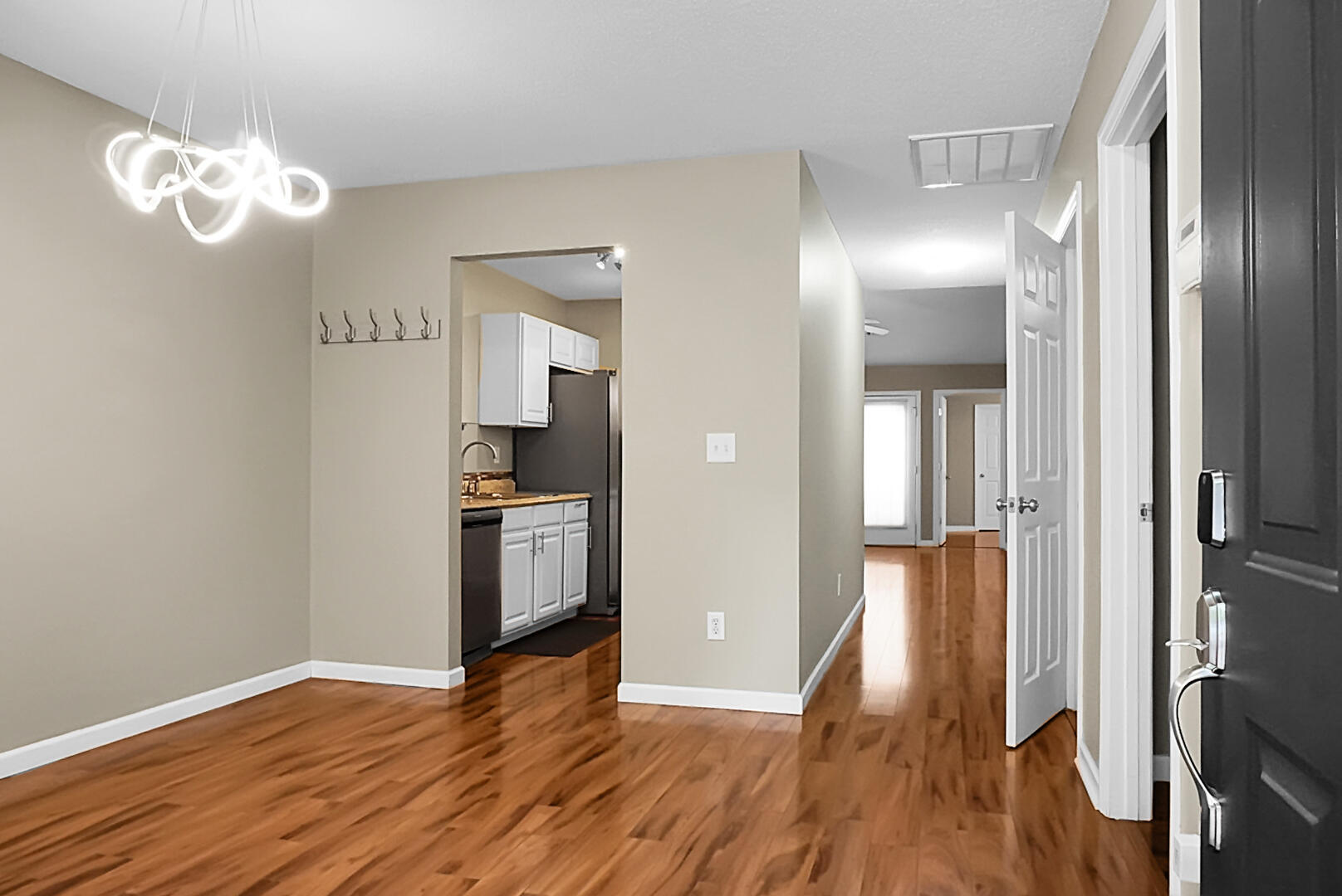 7947 Vermont Road North Charleston, SC 29418 - Photo 3 of 23 Entry/Dining Room