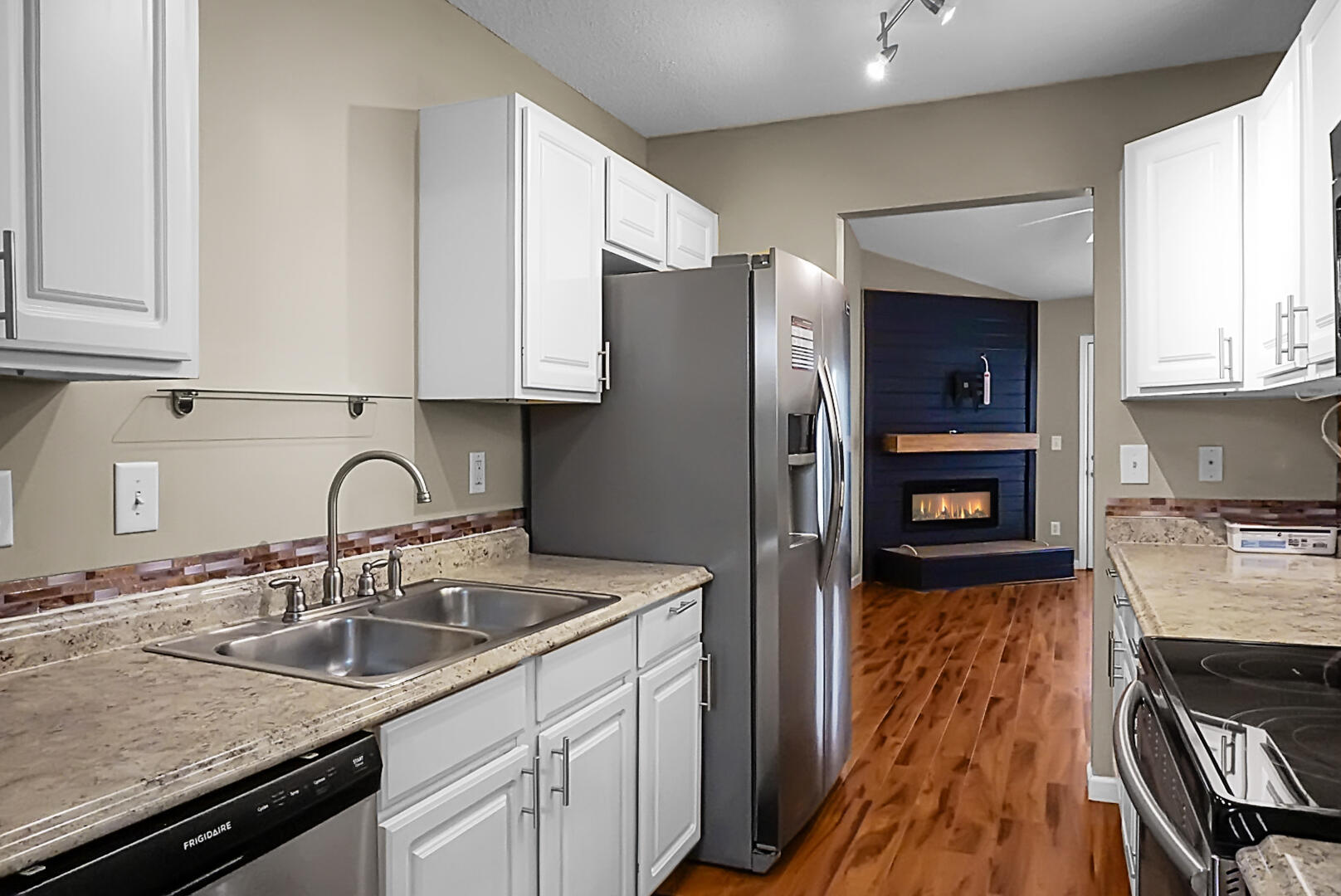 7947 Vermont Road North Charleston, SC 29418 - Photo 5 of 23 Kitchen
