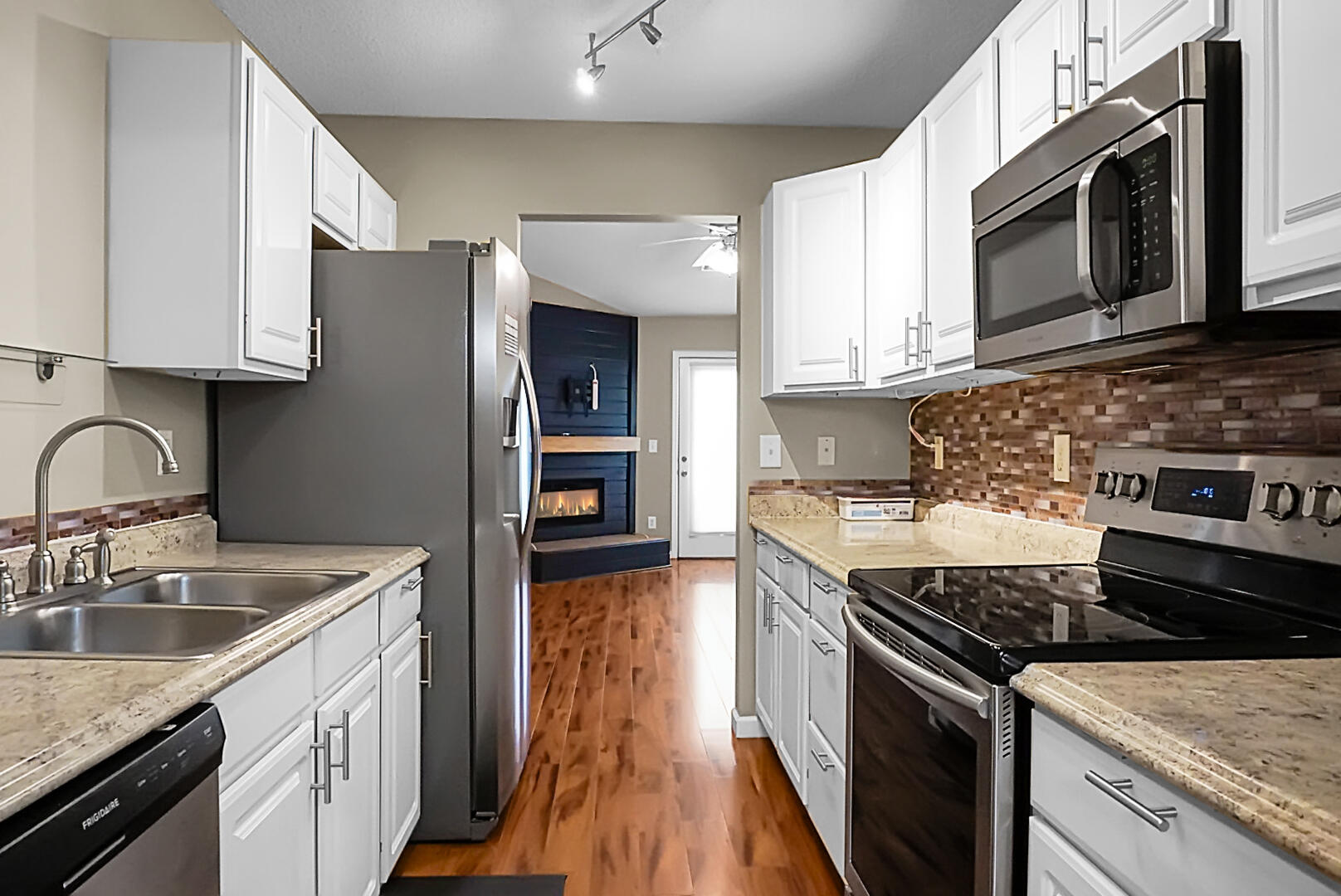 7947 Vermont Road North Charleston, SC 29418 - Photo 6 of 23 Kithen 1