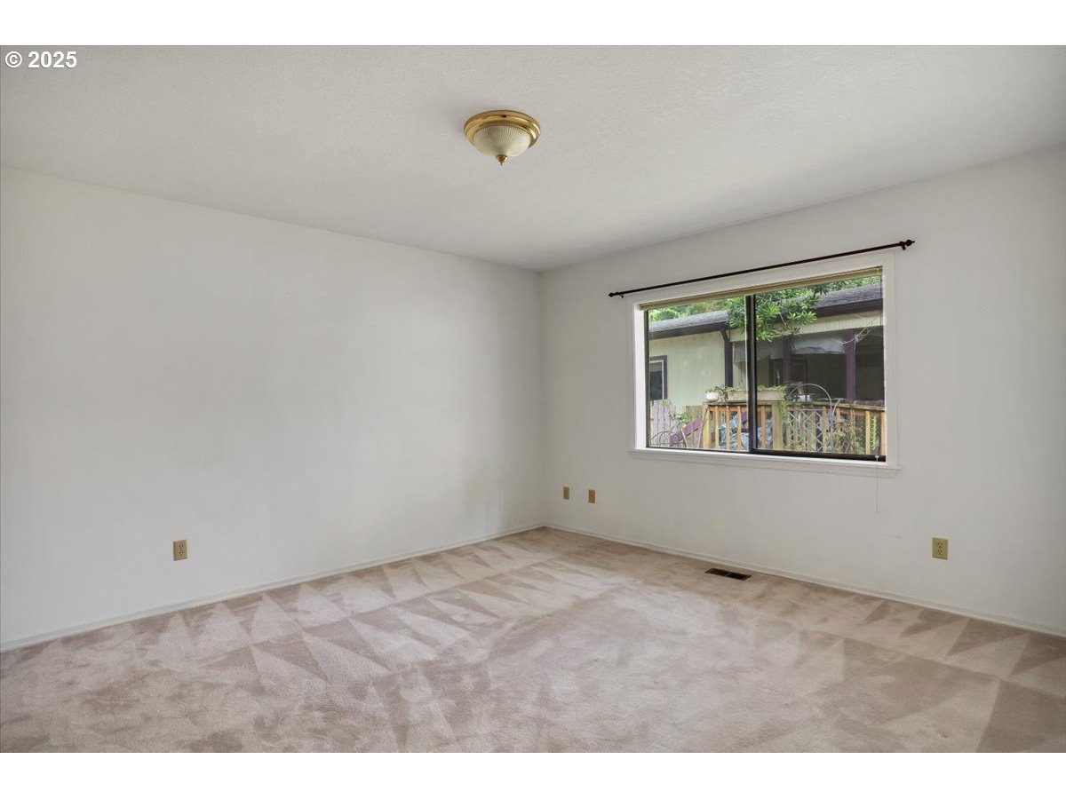 90 Seagrove Loop Lincoln City, OR 97367 - Photo 18 of 43