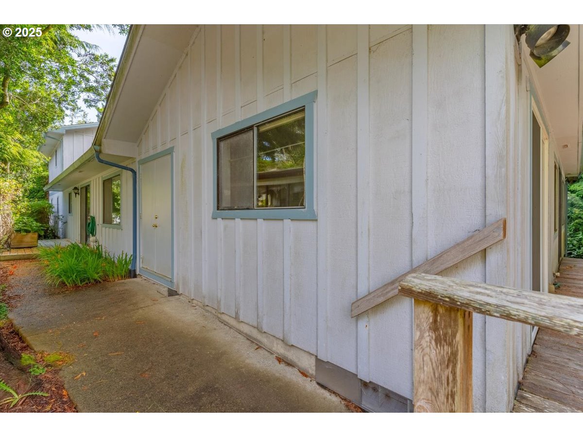 90 Seagrove Loop Lincoln City, OR 97367 - Photo 30 of 43