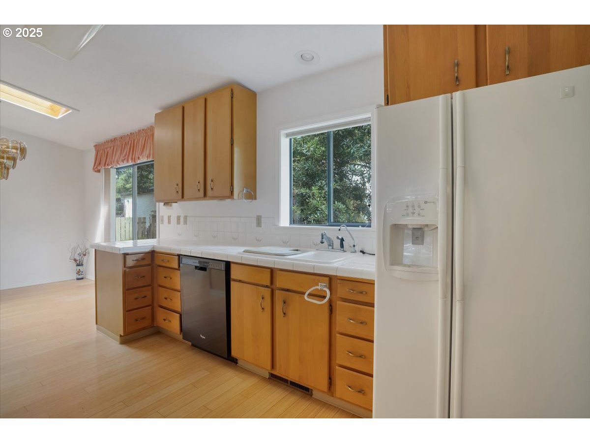 90 Seagrove Loop Lincoln City, OR 97367 - Photo 9 of 43