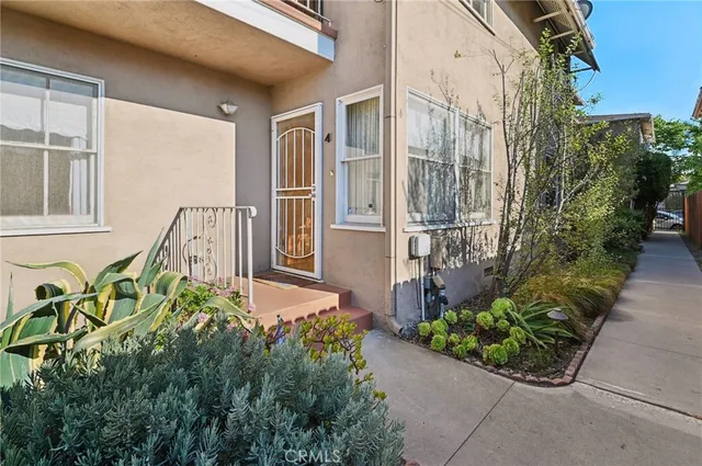 $559,000 | 1825 East 3rd Street, Unit 4, Long Beach, CA 90802
